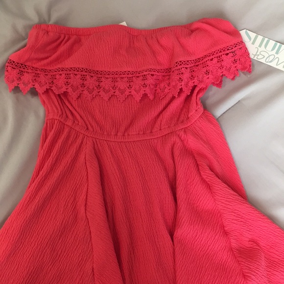Dresses & Skirts - NWT Strapless Dress